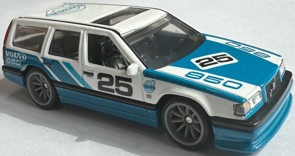 Hot Wheels 2025 - Premium / Car Culture / Fast Wagons 3/5 - Volvo 850 Estate - White & Blue / #25  - Metal/Metal & Real Riders