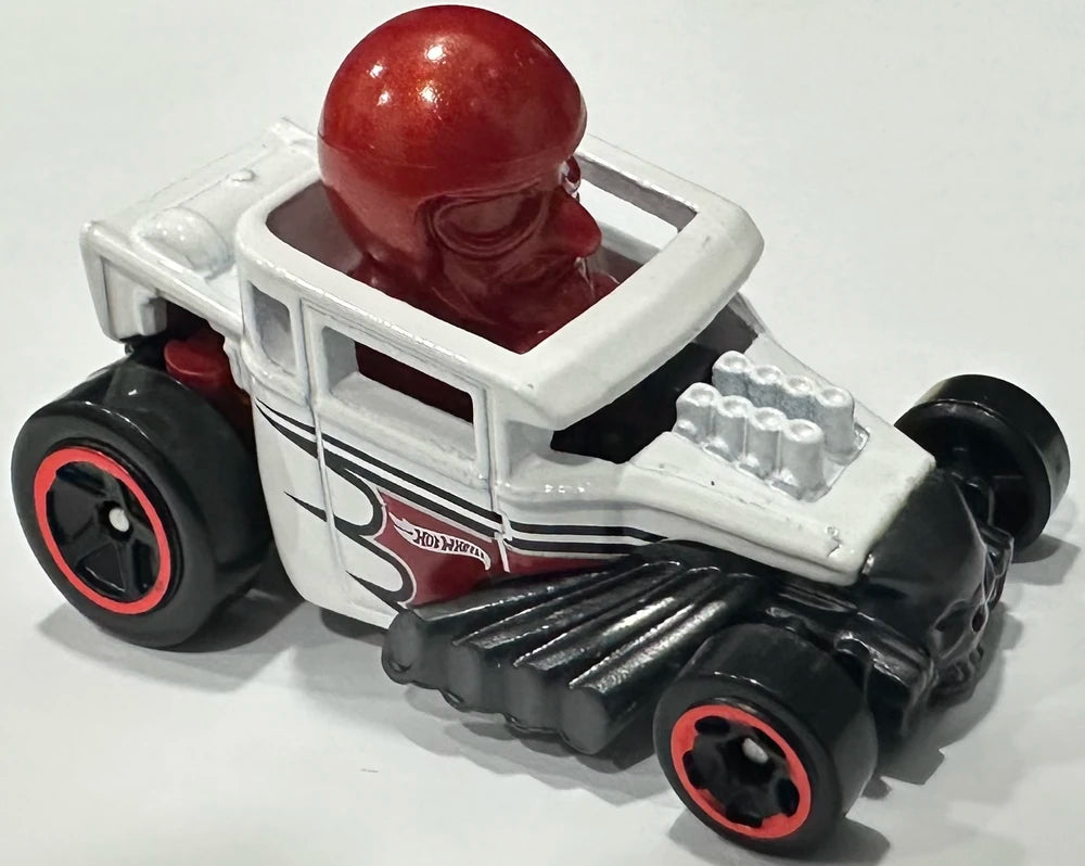 Hot Wheels 2025 - Collector # 118/250 - Experimotors 3/10 - Skull Shaker - White  / Red Figure - USA Card