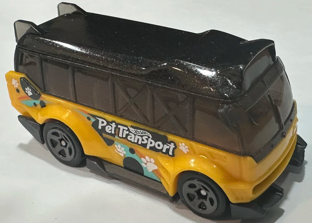 Hot Wheels 2025 - Collector # 006/250 - HW Metro 1/5 - Kowloon'd Hypervan - Yellow / Black Roof / Pet Transport - USA Card